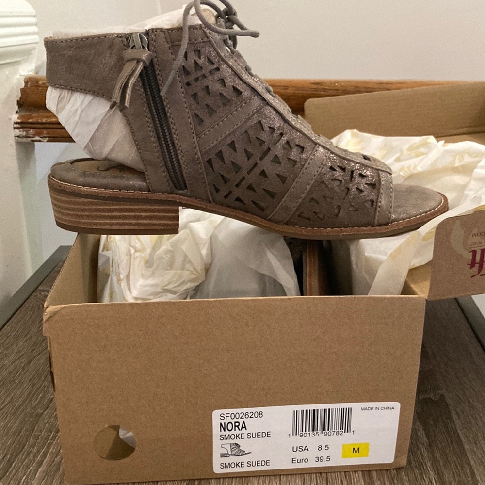 Sofft Sandal- Brand New!